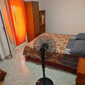  Habitación en casa particular Sunny In A Shared In